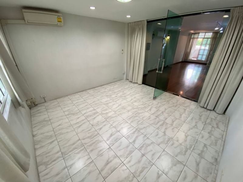 SALE โฮมออฟฟิศ เอกมัย 09