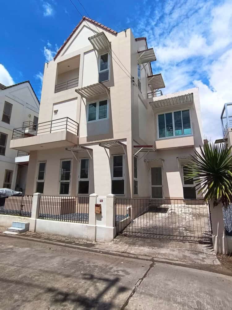 Saeng-Arun-Village-01